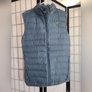Milwaukee Bucks Columbia Vest, Gray, Size Men's M